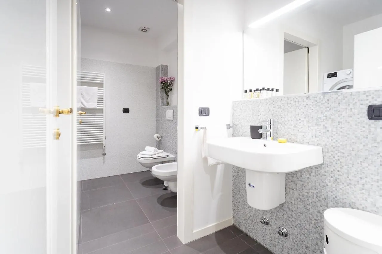 White Flat In Como City Center By Rent All Como 0*,
