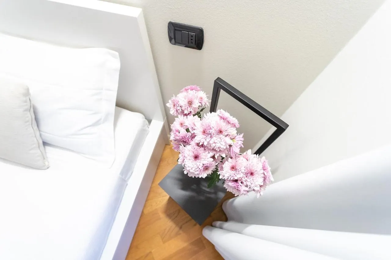 Apartment White Flat In Como City Center By Rent All Como