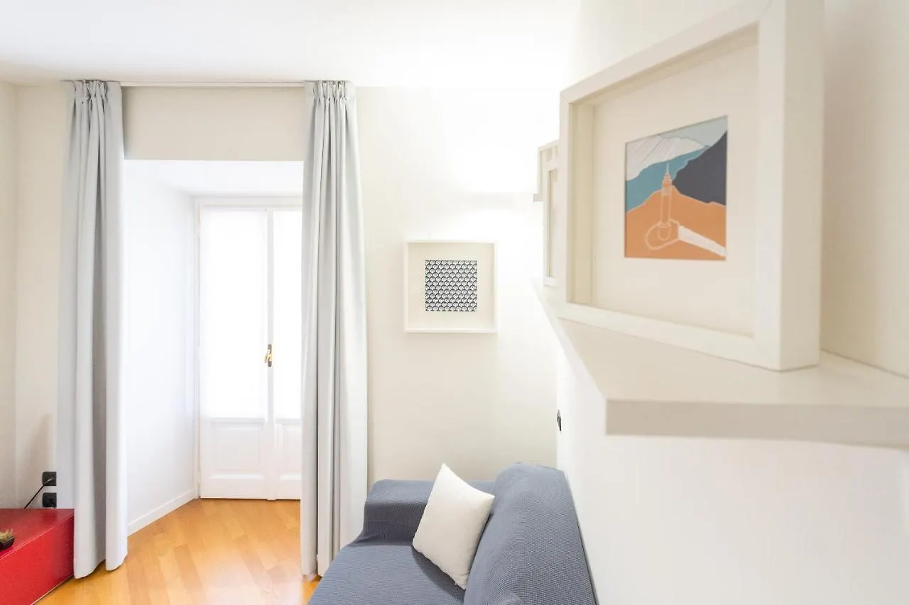 White Flat In Como City Center By Rent All Como Apartment