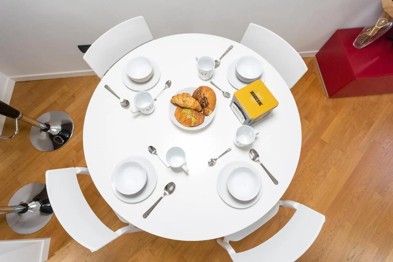 White Flat In Como City Center By Rent All 科莫