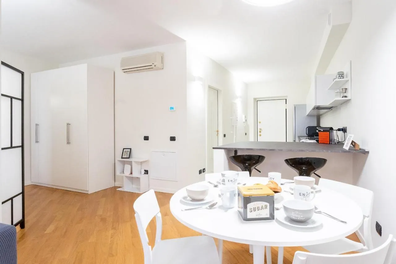 White Flat In Como City Center By Rent All 科莫 公寓