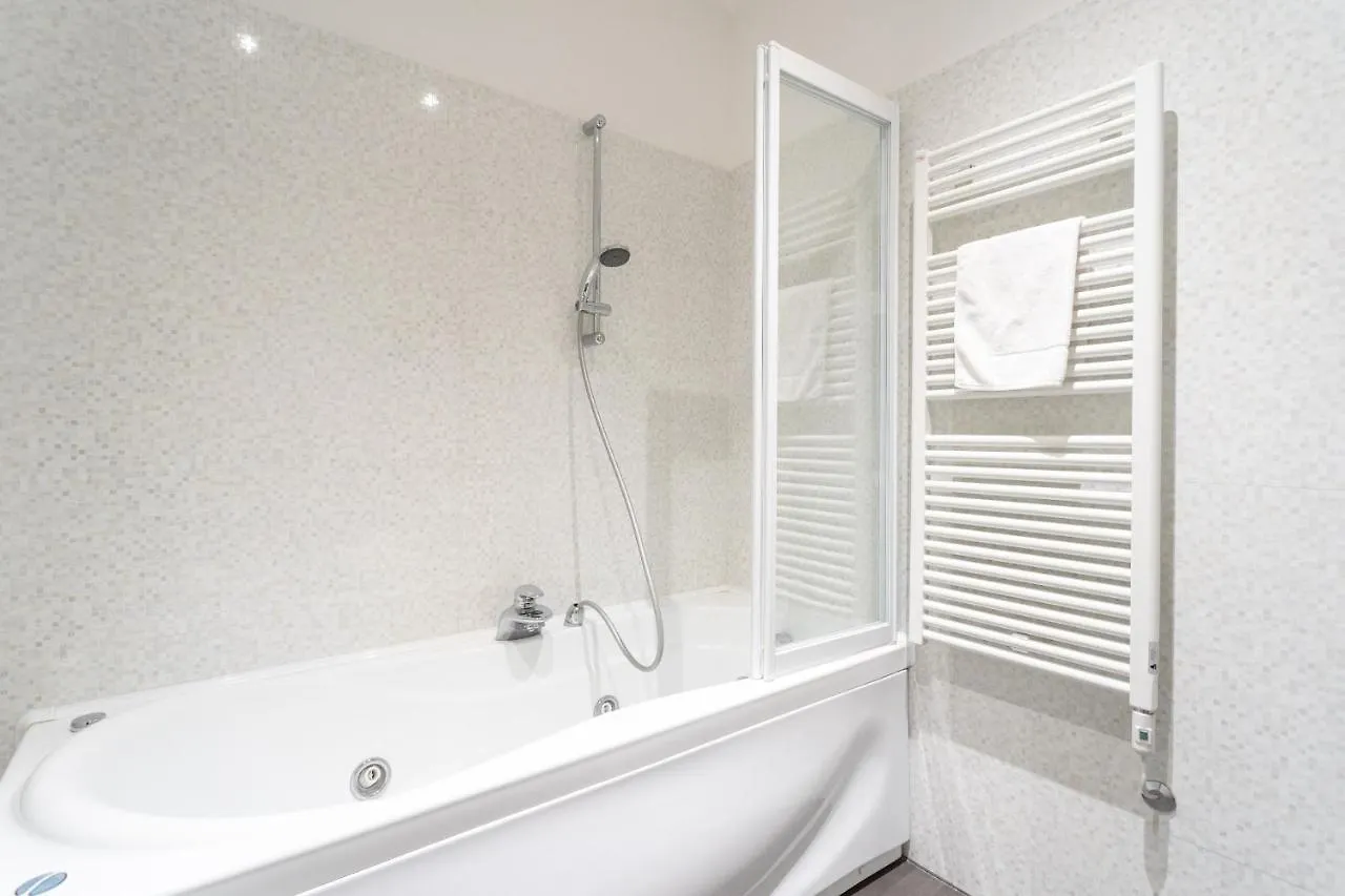 White Flat In Como City Center By Rent All 科莫 0*,  意大利